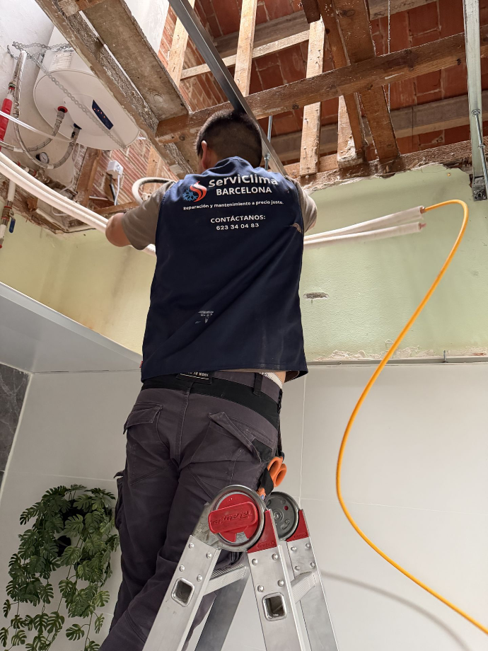 Instalación de tuberías y desagüe de aire por conductos